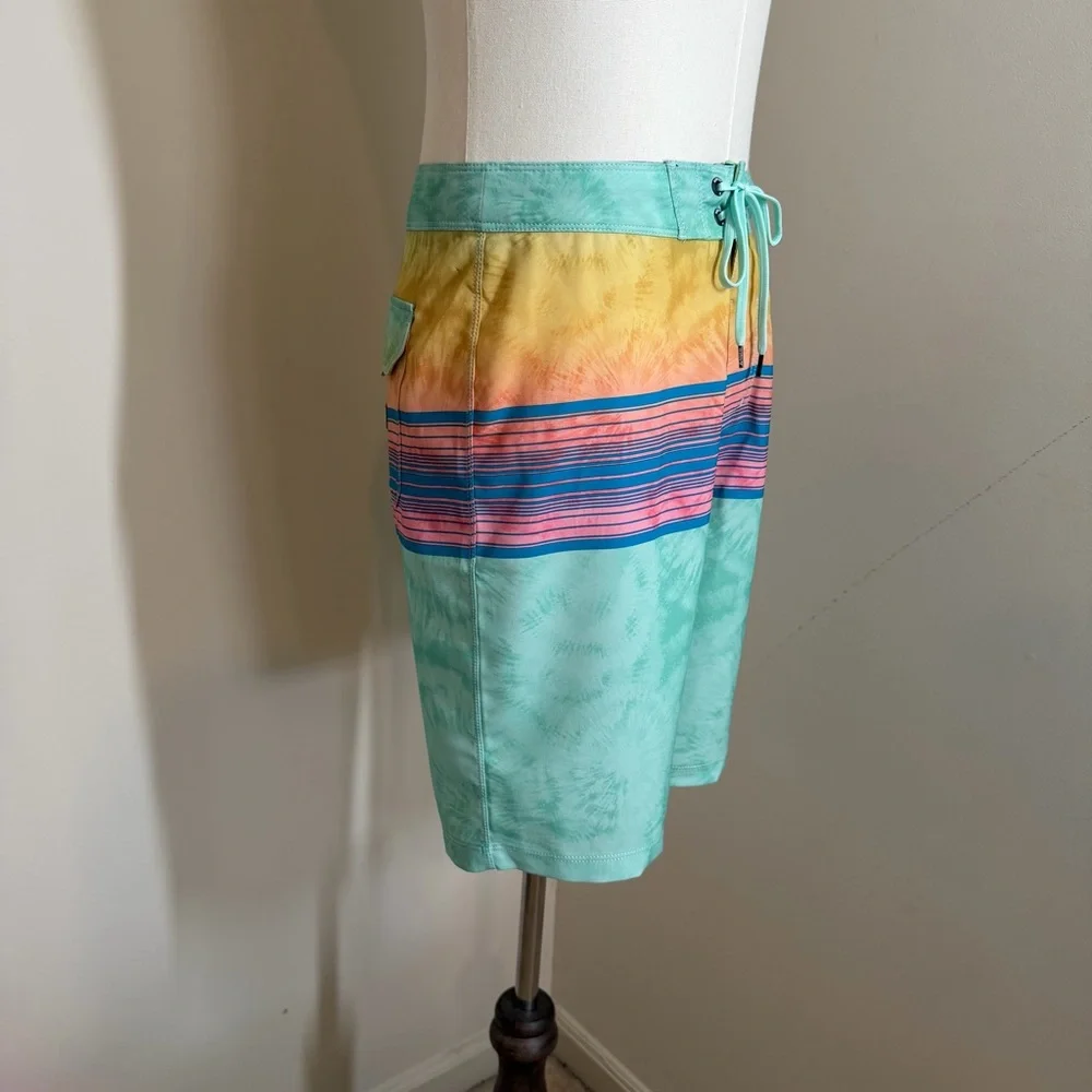 Hurley Men’s Phantom Weekender- SZ 29 - 20” Boardshorts Multicolors